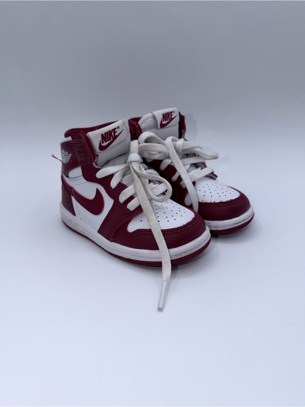 Nike Air Jordan 1 Retro High OG - Size 5.5
